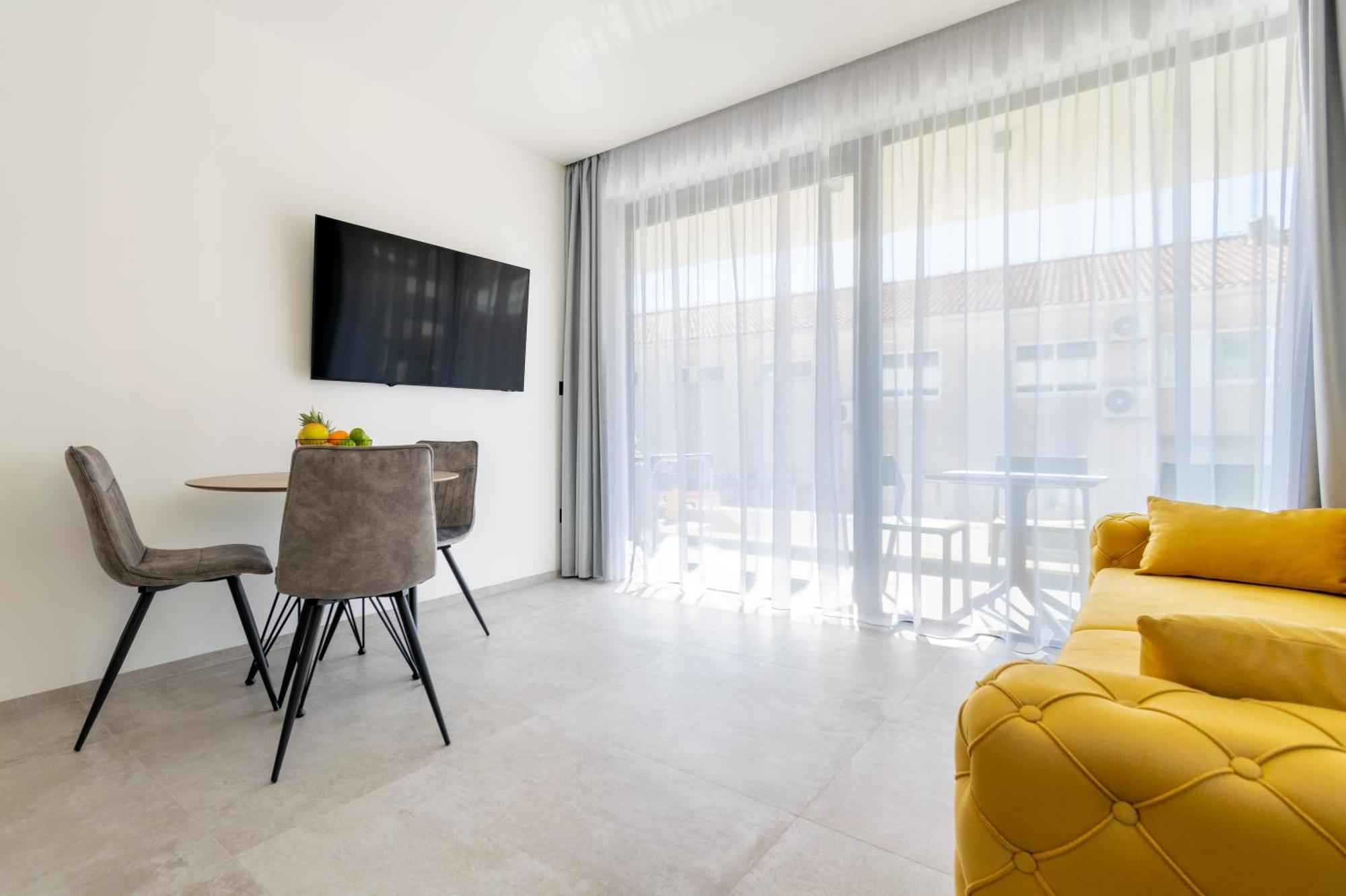 Apartmani Pino 1 Baska Voda Luaran gambar