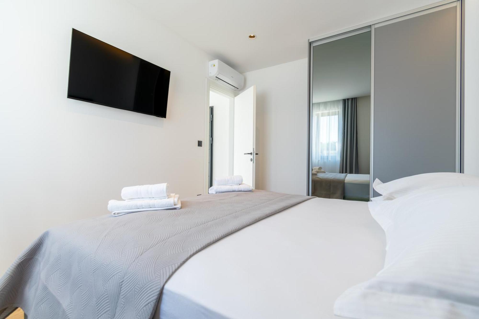 Apartmani Pino 1 Baska Voda Luaran gambar